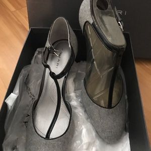 TAHARI - TiNA GREY / BLACK PATENT HEELS